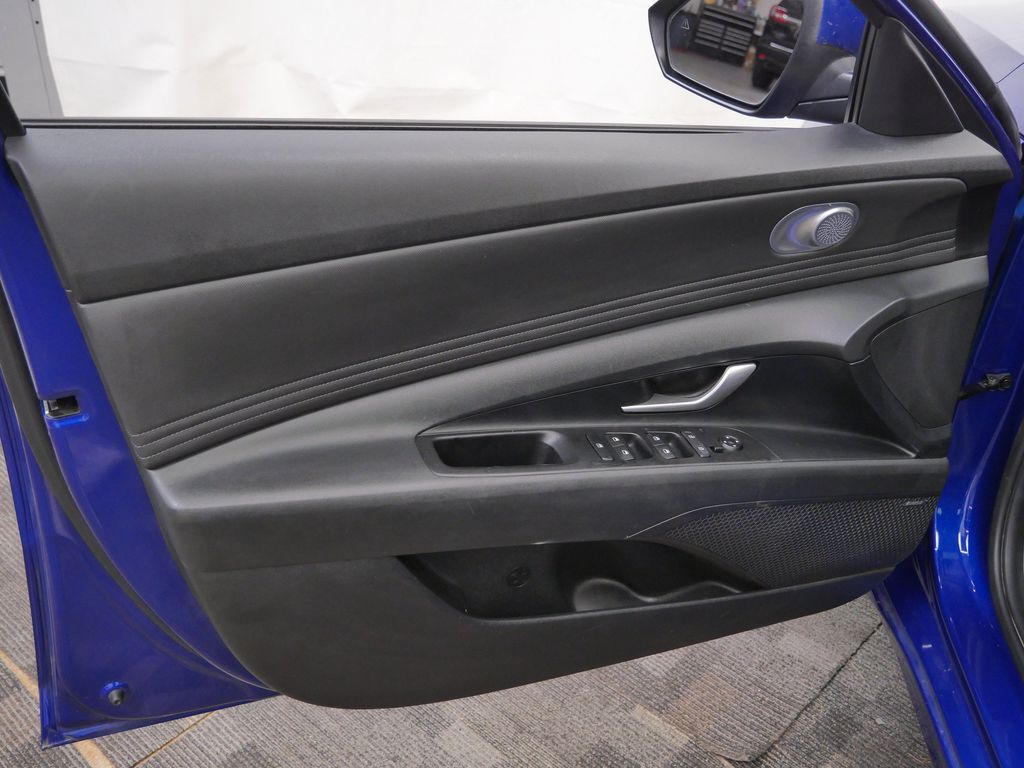 Thumbnail: 2021 Hyundai Elantra - 16