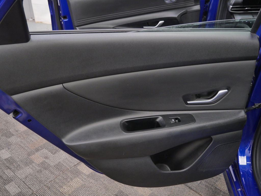 Thumbnail: 2021 Hyundai Elantra - 18