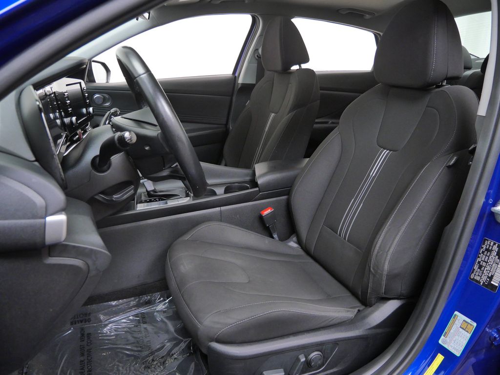 Thumbnail: 2021 Hyundai Elantra - 8