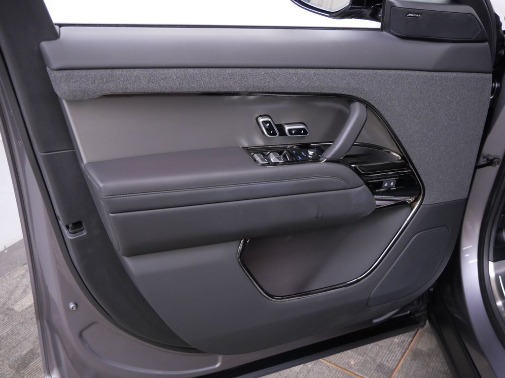 Thumbnail: 2025 Land Rover Range Rover Sport - 16