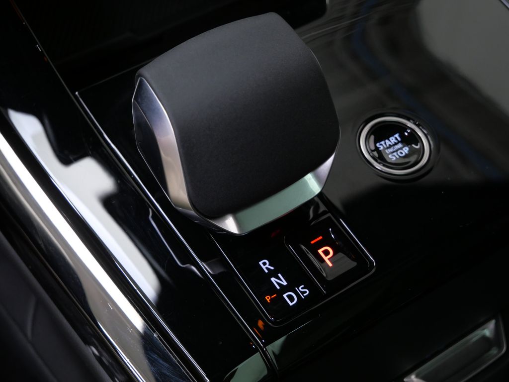 Thumbnail: 2025 Land Rover Range Rover Sport - 10