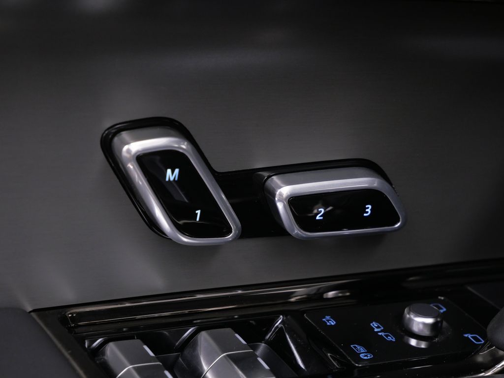 Thumbnail: 2025 Land Rover Range Rover Sport - 17