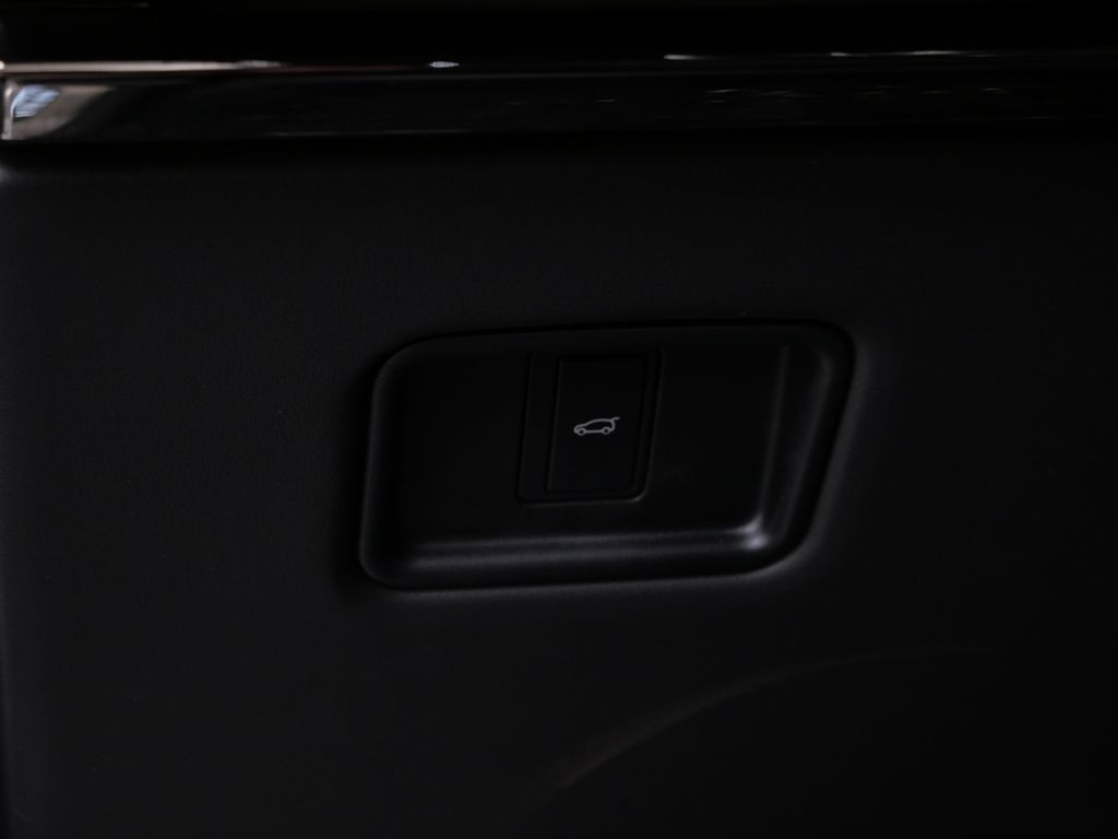 Thumbnail: 2025 Land Rover Range Rover Sport - 19