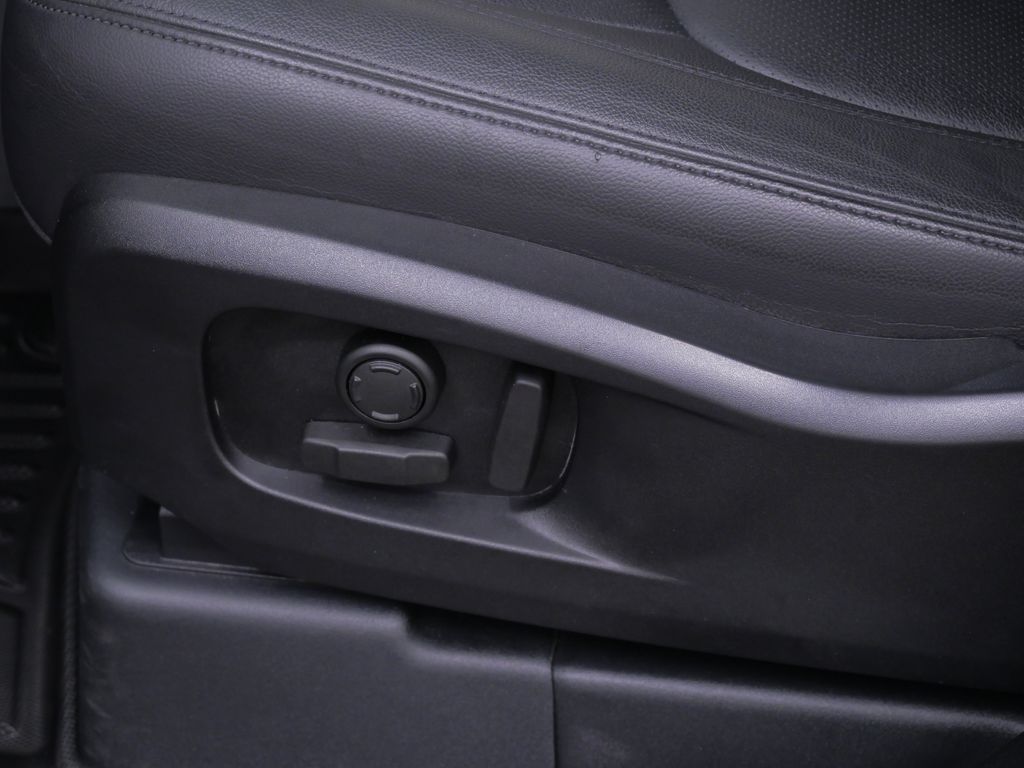 Thumbnail: 2024 Land Rover Defender - 16