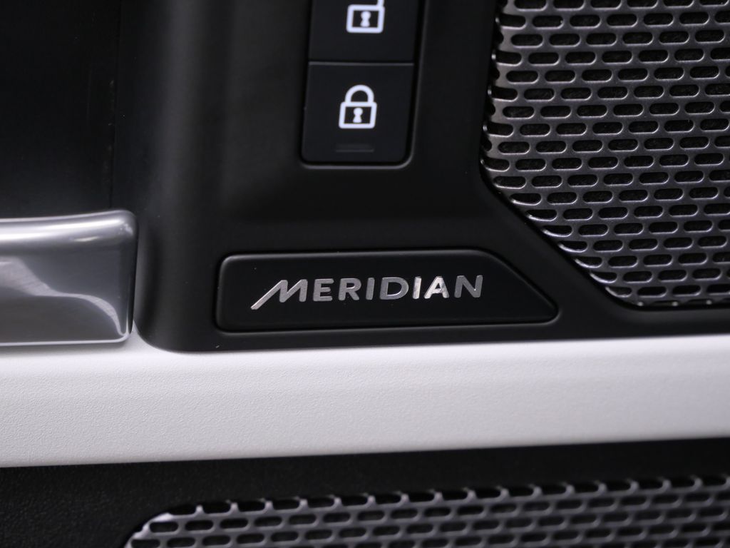 Thumbnail: 2024 Land Rover Defender - 10