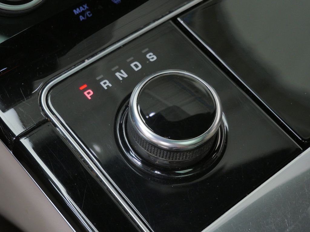 Thumbnail: 2020 Land Rover Range Rover Velar - 25