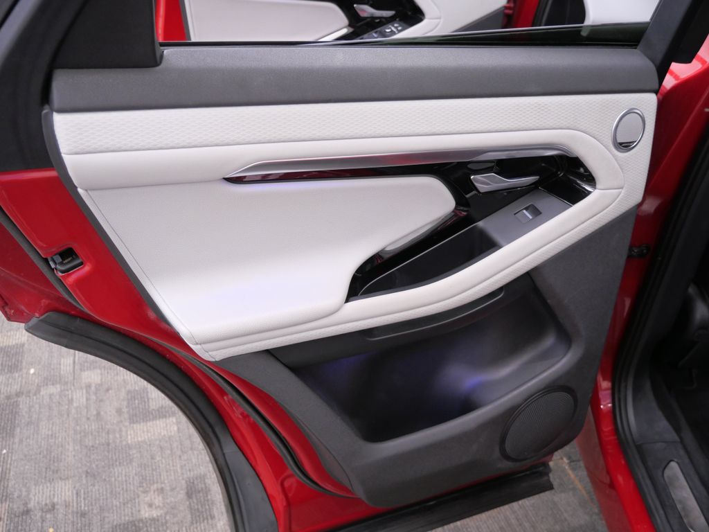 Thumbnail: 2020 Land Rover Range Rover Evoque - 17