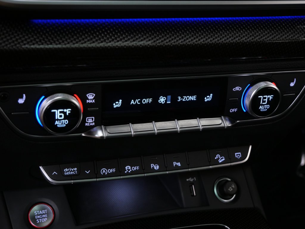 Thumbnail: 2024 Audi SQ5 - 25