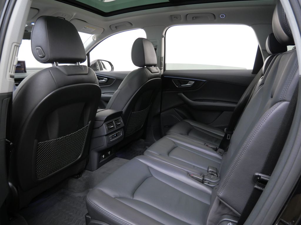 Thumbnail: 2019 Audi Q7 - 9