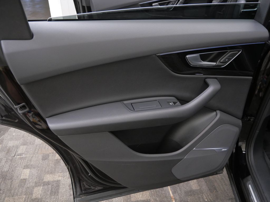 Thumbnail: 2019 Audi Q7 - 18