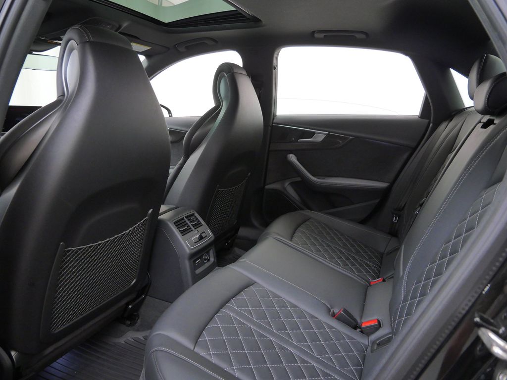 Thumbnail: 2019 Audi S4 - 10