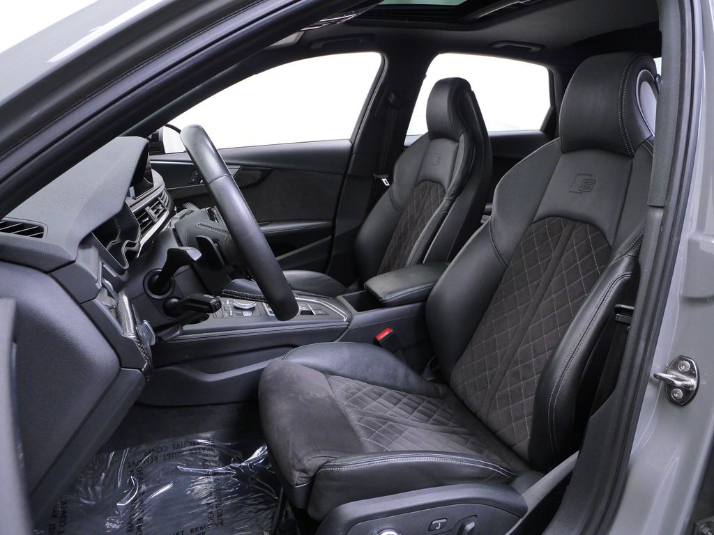 Thumbnail: 2019 Audi S4 - 9