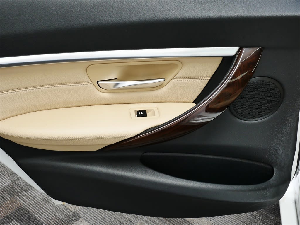 Thumbnail: 2017 BMW 3 Series - 18