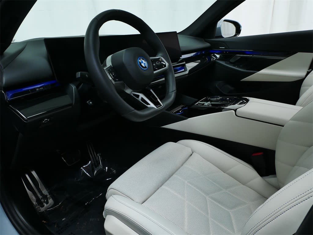 Thumbnail: 2025 BMW i5 - 2