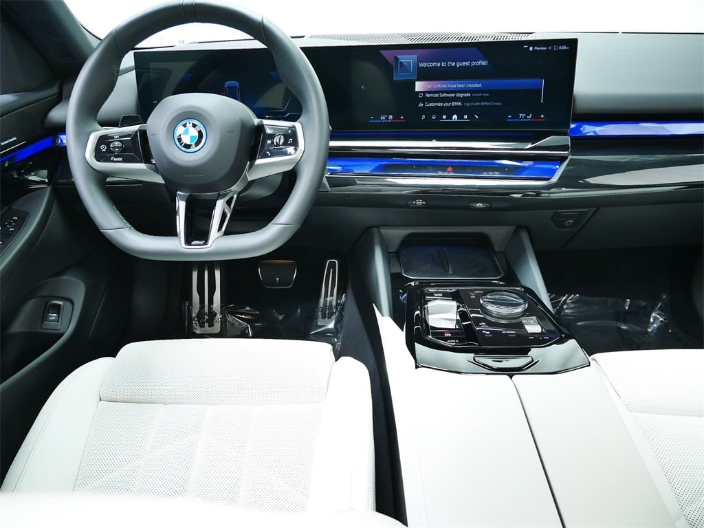 Thumbnail: 2025 BMW i5 - 8