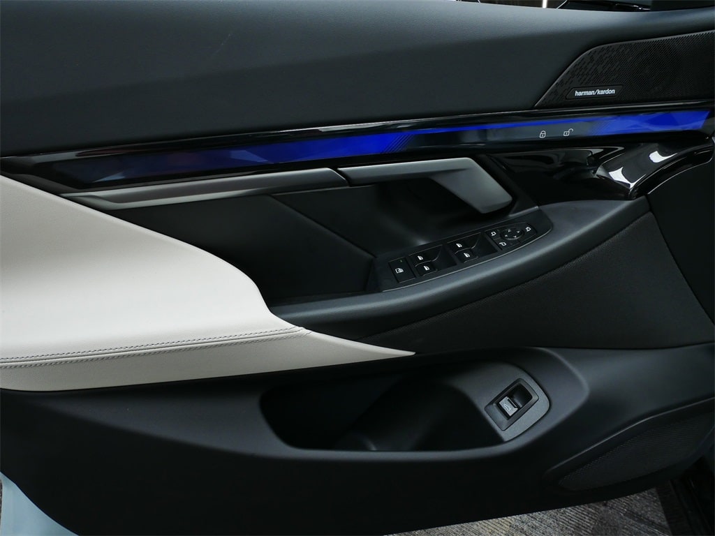 Thumbnail: 2025 BMW i5 - 16