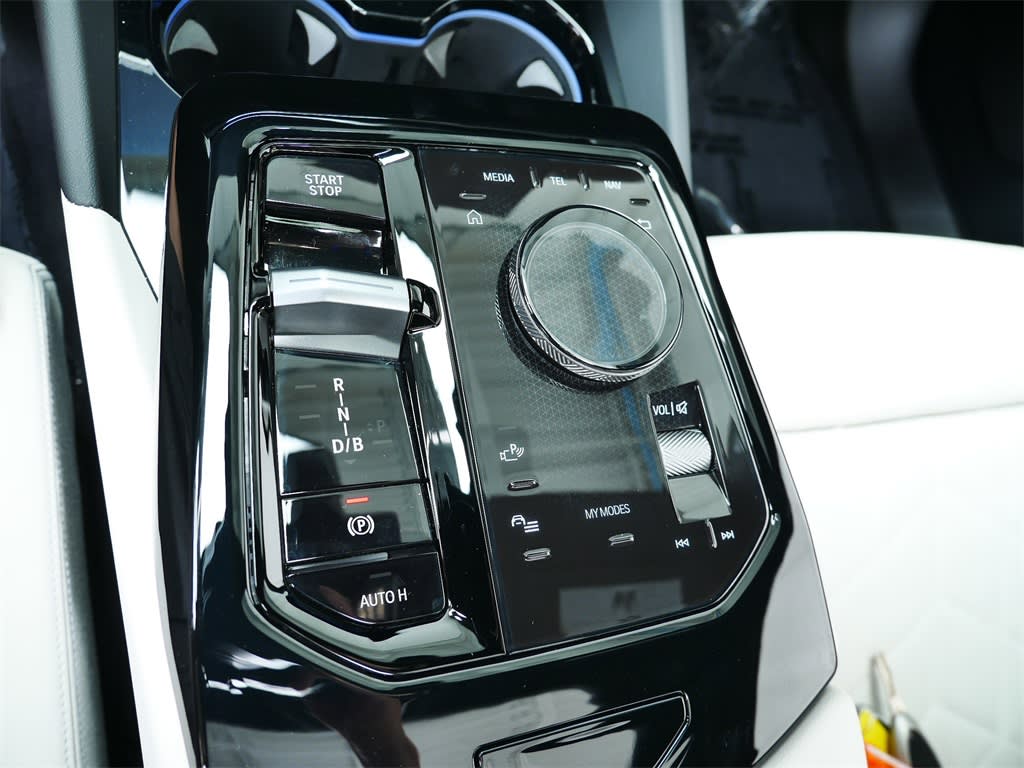 Thumbnail: 2025 BMW i5 - 25