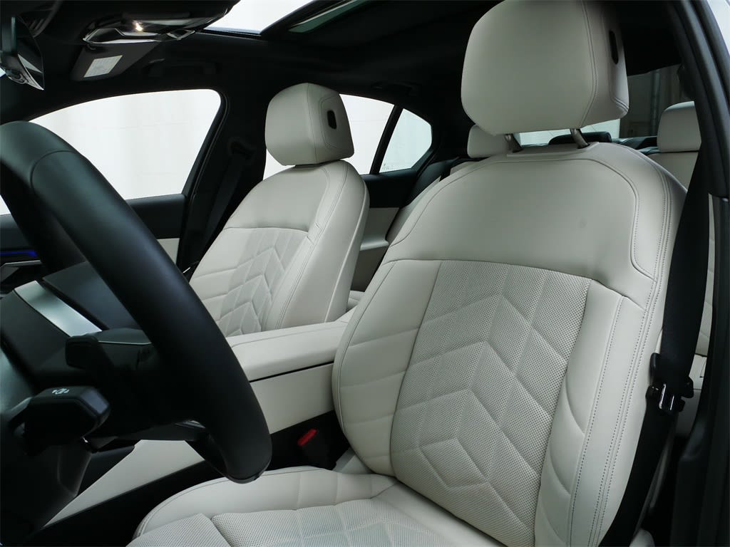 Thumbnail: 2025 BMW i5 - 9
