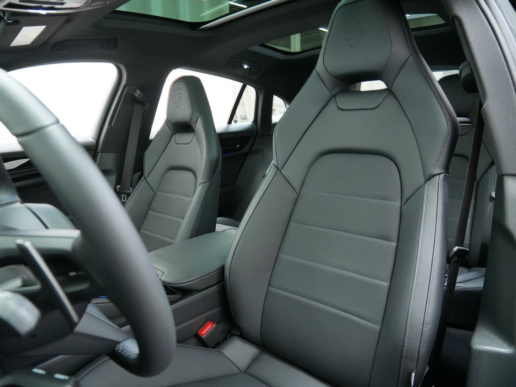 Thumbnail: 2026 Porsche Panamera - 8