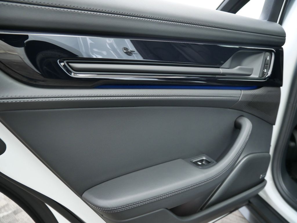 Thumbnail: 2026 Porsche Panamera - 18