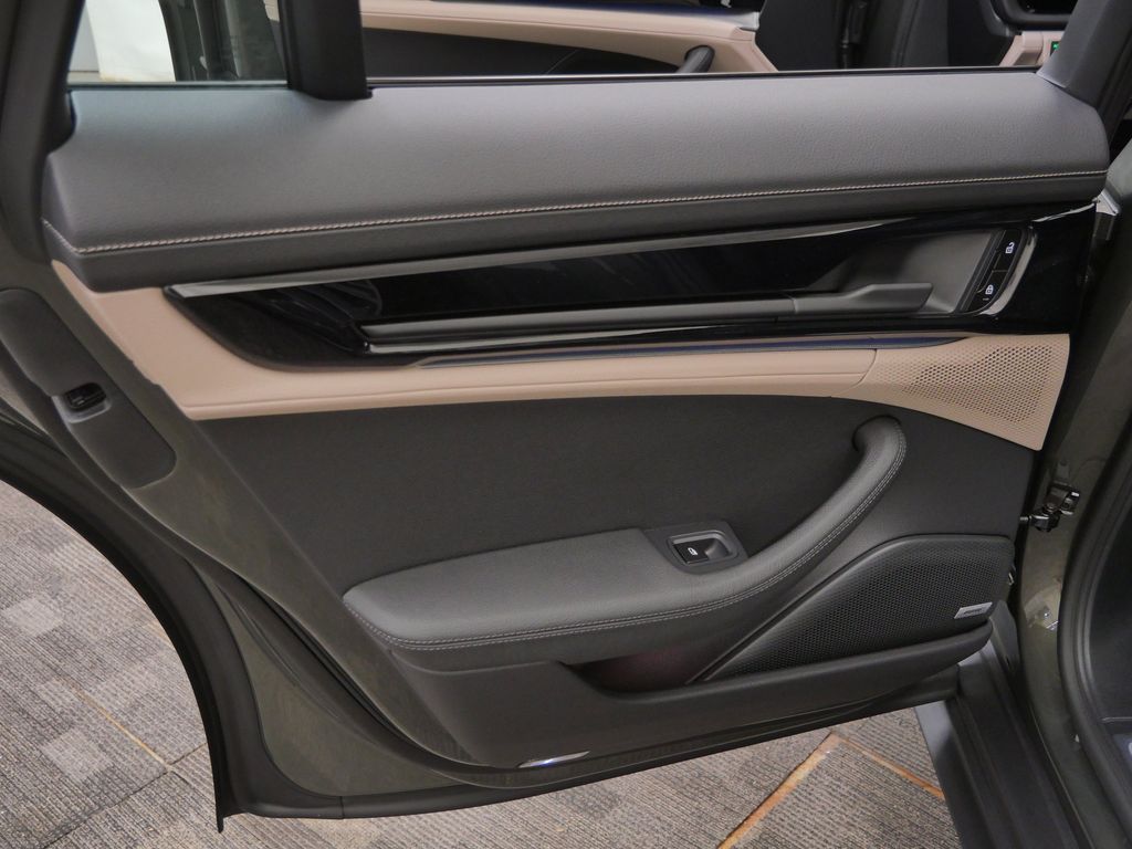 Thumbnail: 2026 Porsche Panamera - 18