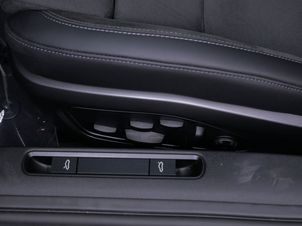 Thumbnail: 2026 Porsche 911 - 16