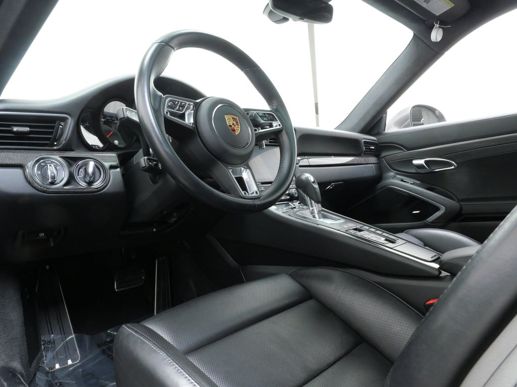 Thumbnail: 2019 Porsche 911 - 2