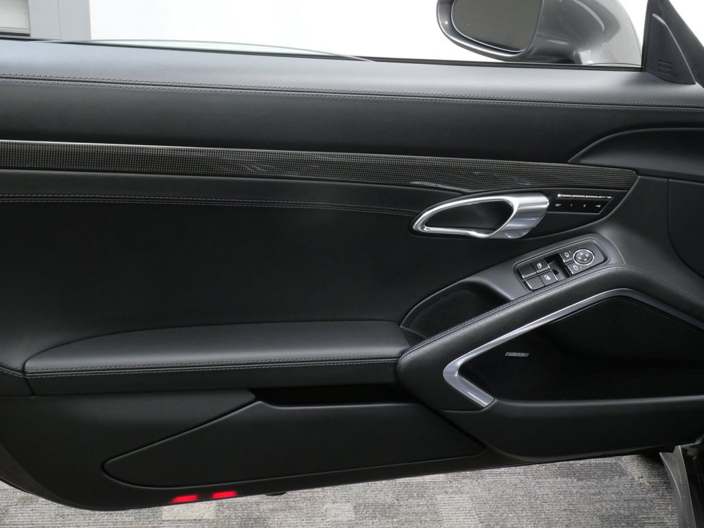 Thumbnail: 2019 Porsche 911 - 15