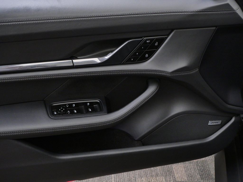 Thumbnail: 2021 Porsche Taycan - 16