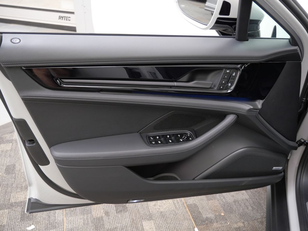 Thumbnail: 2026 Porsche Panamera - 15