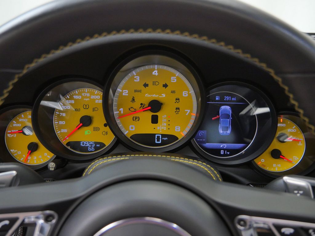 Thumbnail: 2018 Porsche 911 - 12