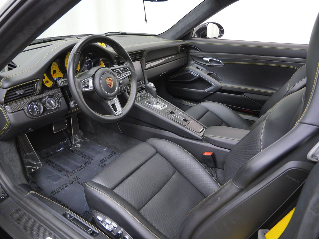 Thumbnail: 2018 Porsche 911 - 2