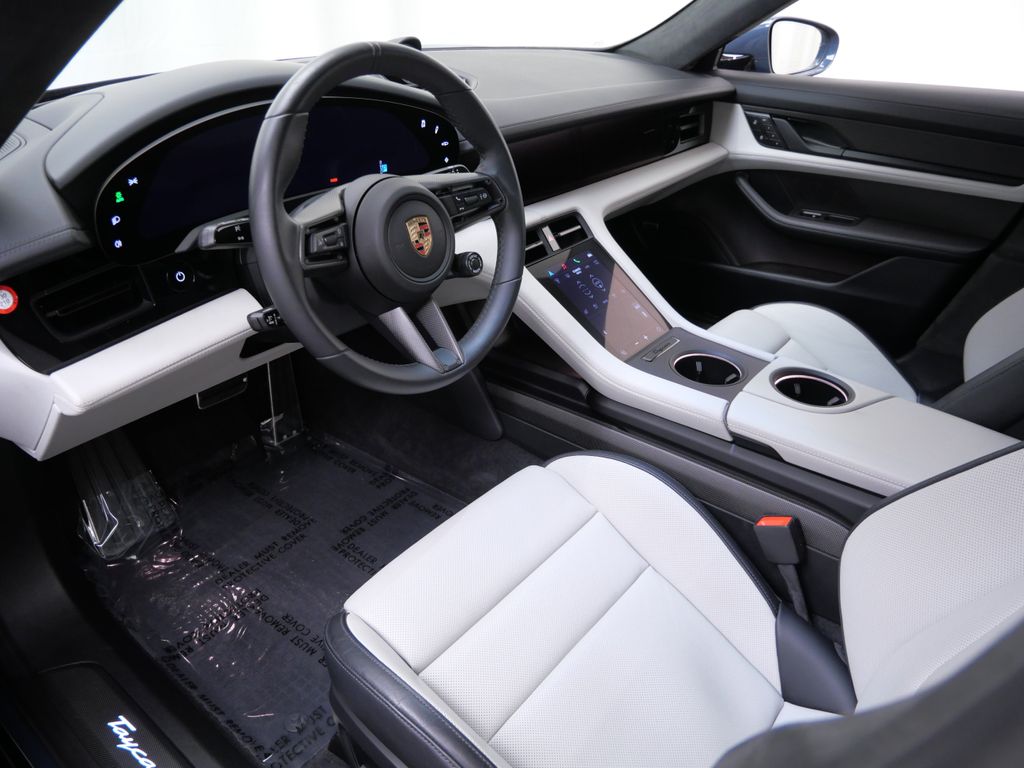 Thumbnail: 2025 Porsche Taycan - 2