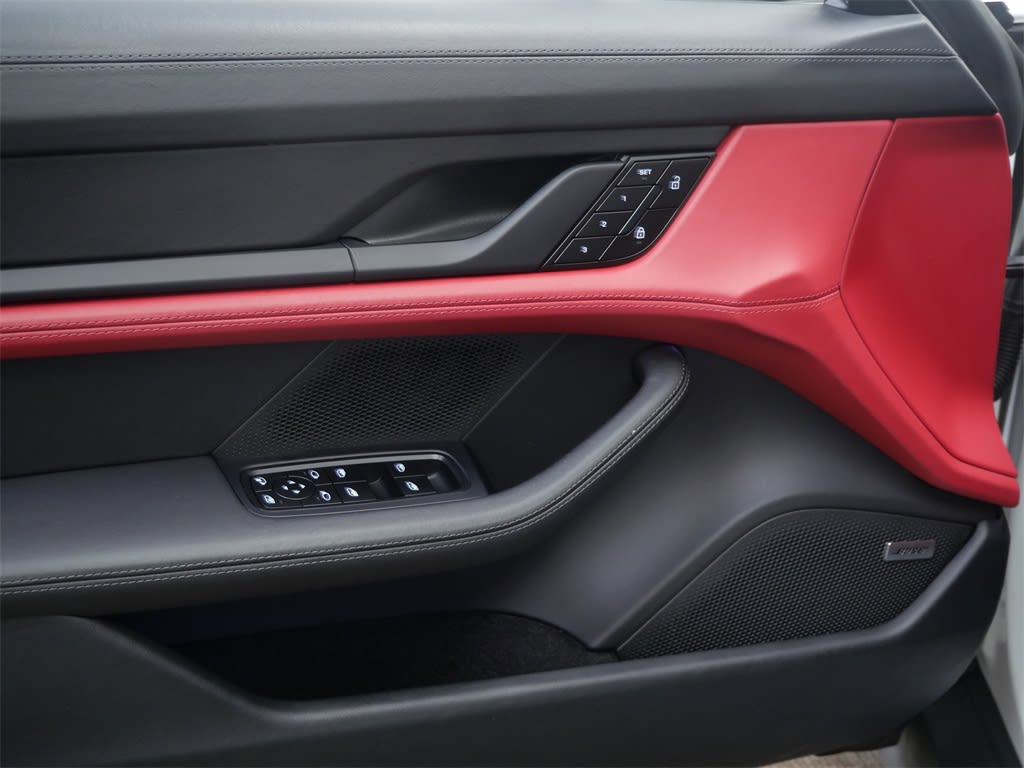 Thumbnail: 2022 Porsche Taycan - 14