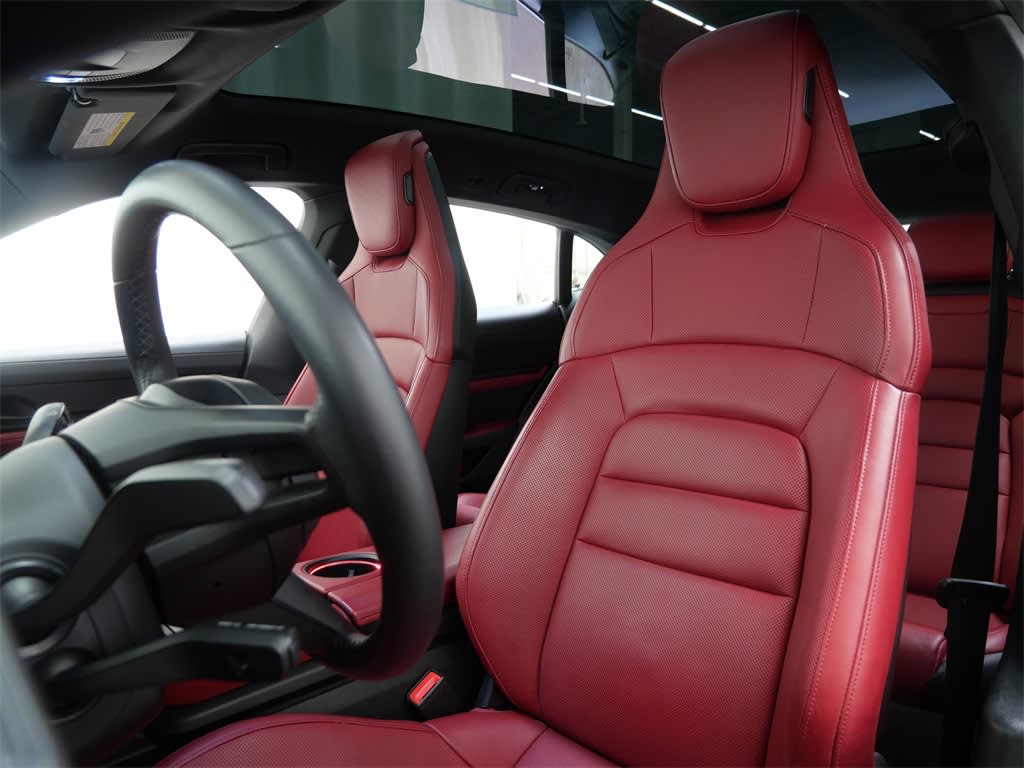 Thumbnail: 2022 Porsche Taycan - 7