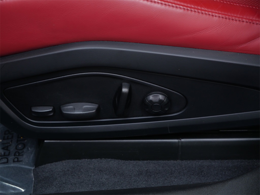 Thumbnail: 2022 Porsche Taycan - 15