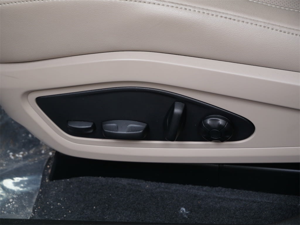 Thumbnail: 2023 Porsche Taycan - 17