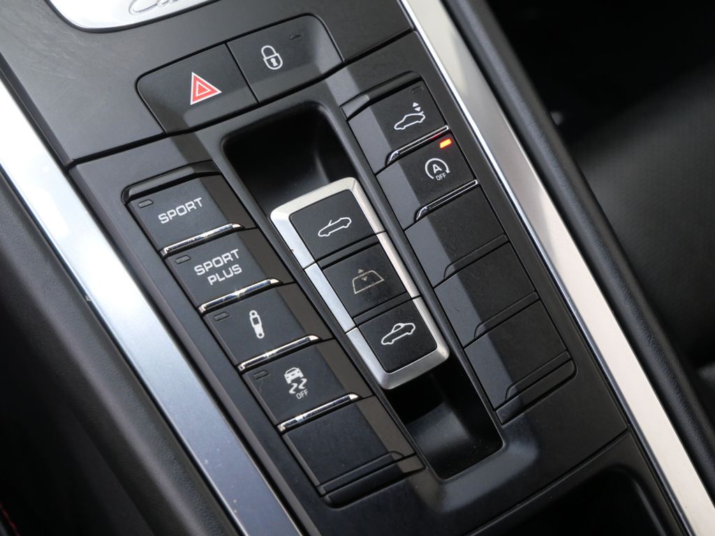 Thumbnail: 2013 Porsche 911 - 25