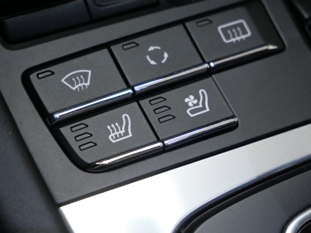 Thumbnail: 2013 Porsche 911 - 26