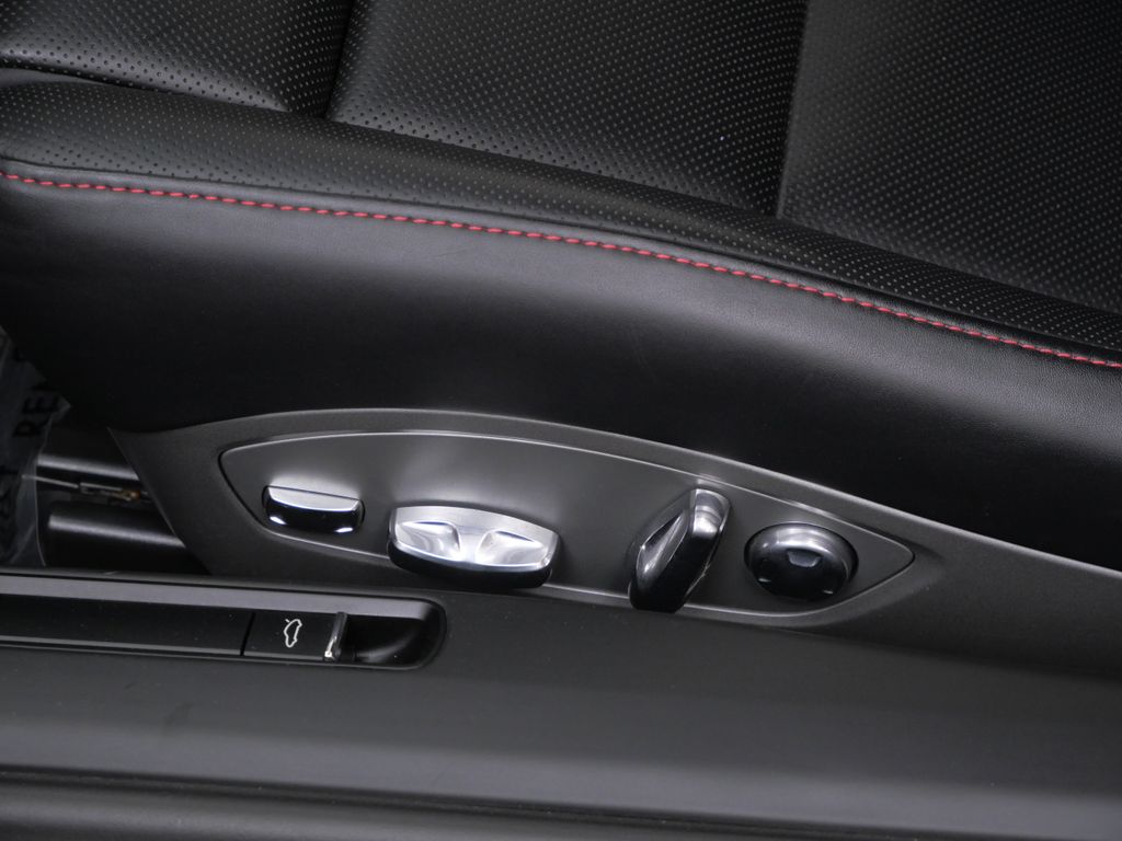 Thumbnail: 2013 Porsche 911 - 17