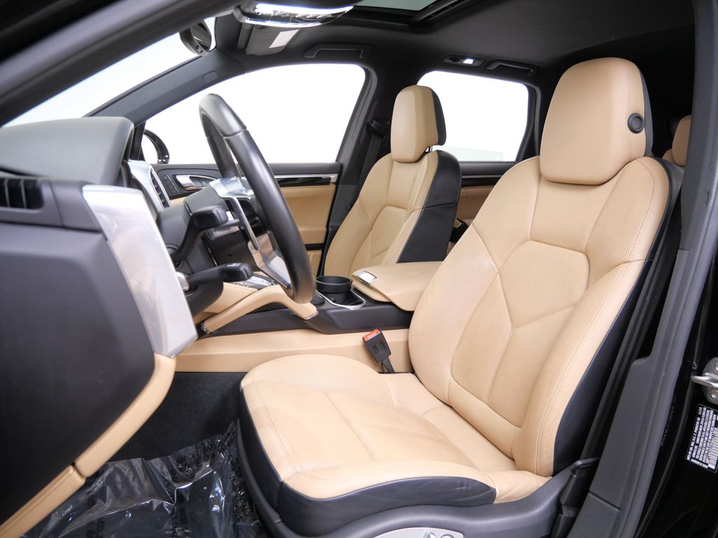 Thumbnail: 2016 Porsche Cayenne - 7