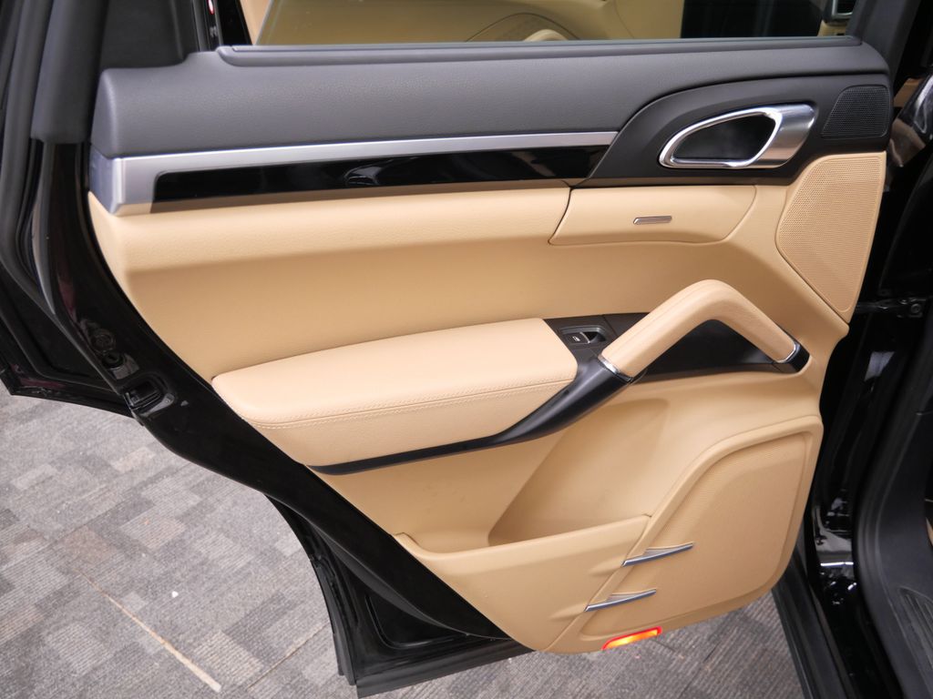 Thumbnail: 2016 Porsche Cayenne - 17