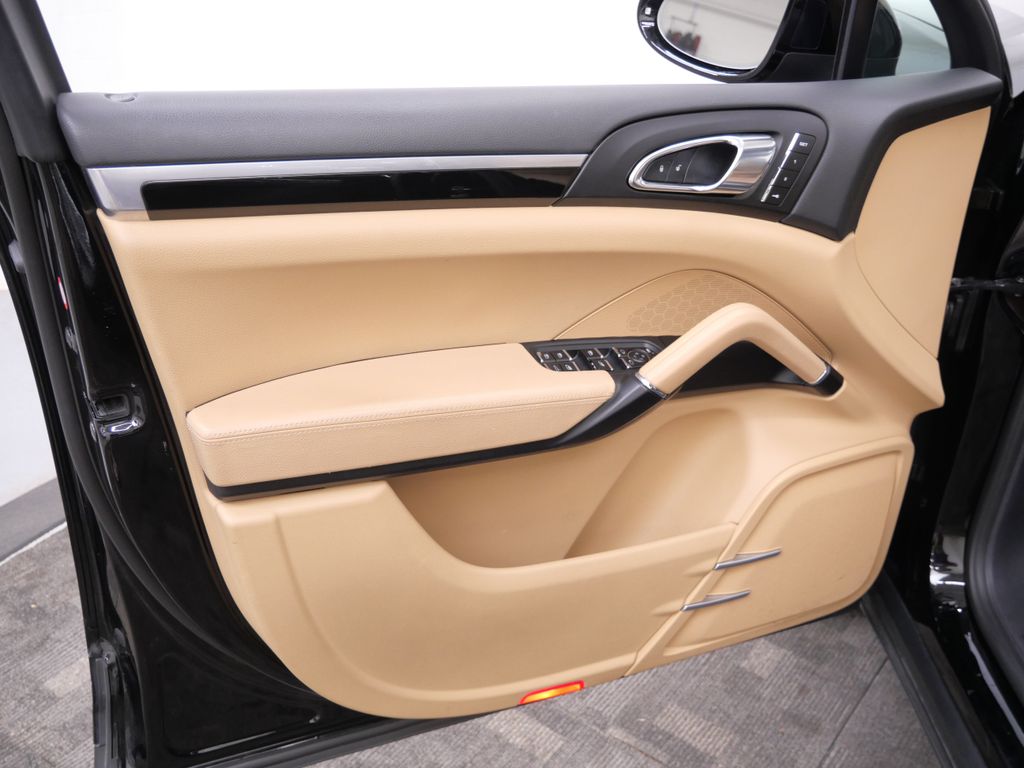 Thumbnail: 2016 Porsche Cayenne - 15
