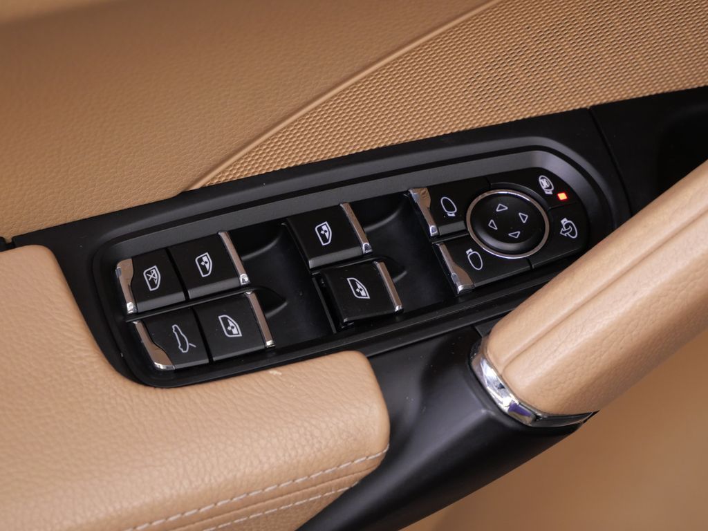 Thumbnail: 2016 Porsche Cayenne - 18