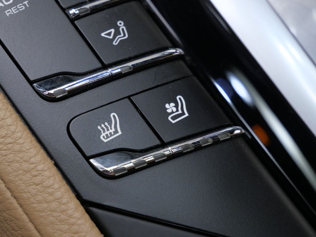 Thumbnail: 2016 Porsche Cayenne - 26