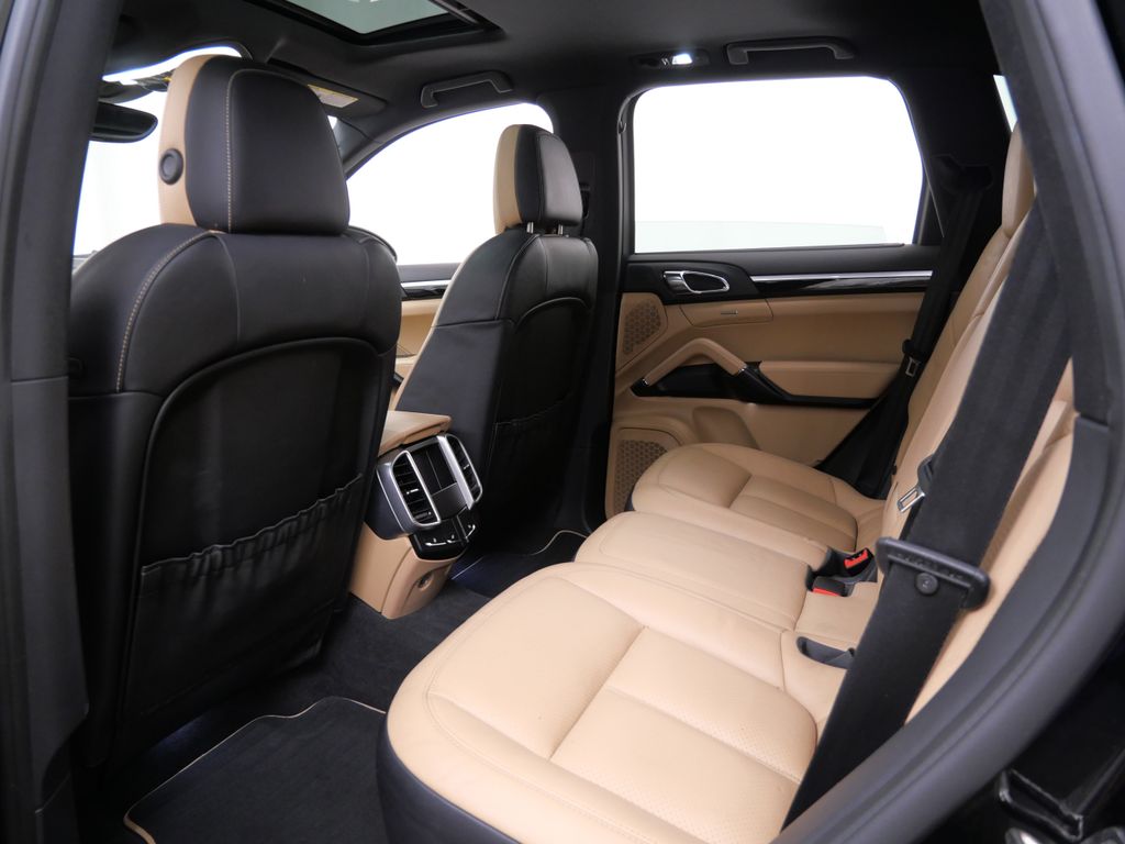 Thumbnail: 2016 Porsche Cayenne - 8