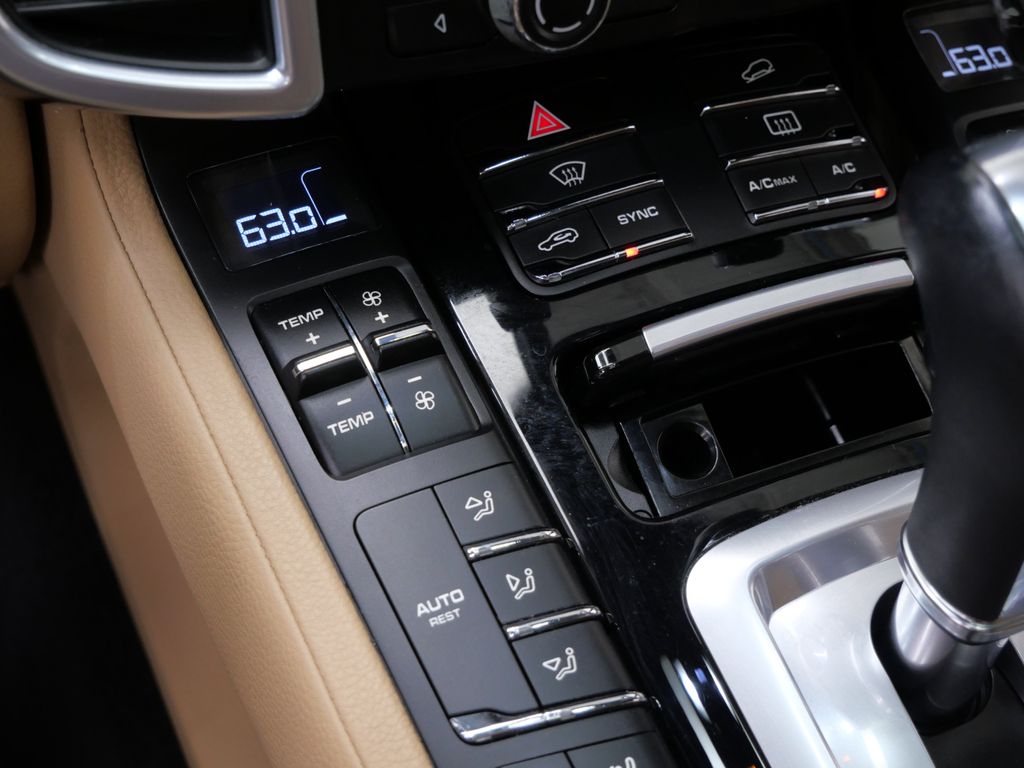 Thumbnail: 2016 Porsche Cayenne - 10