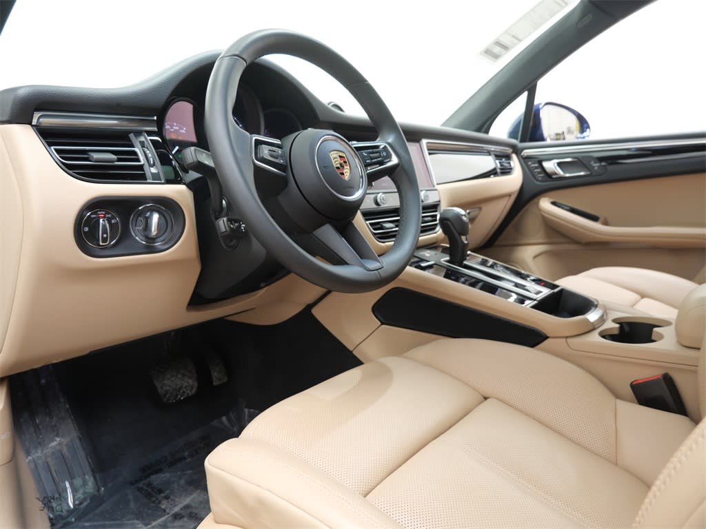 Thumbnail: 2025 Porsche Macan - 2