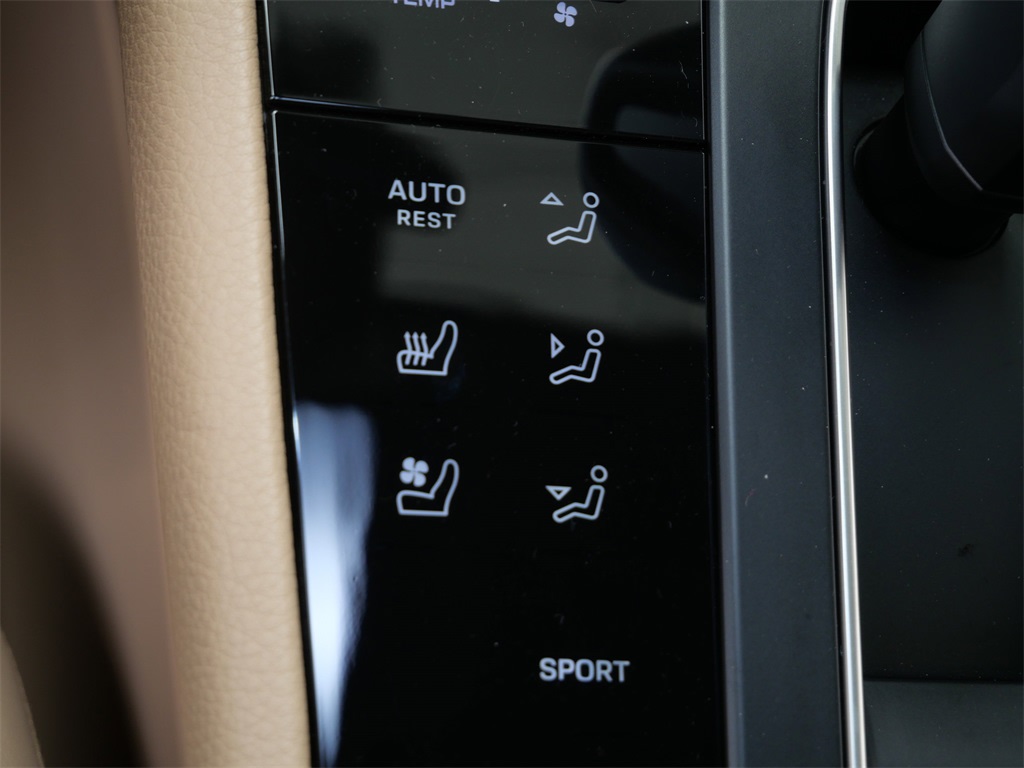 Thumbnail: 2025 Porsche Macan - 10