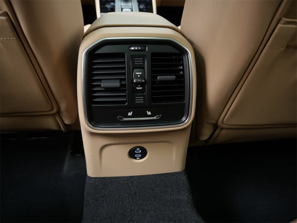 Thumbnail: 2025 Porsche Macan - 20